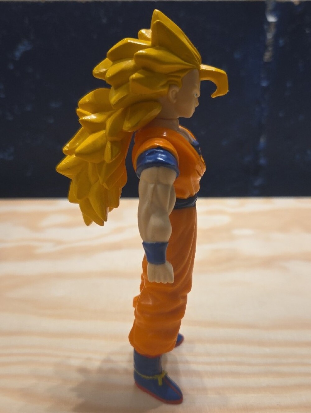 1999 SUPER SAIYAN 3 Goku (Series 6) Dragonball Z Action Figure